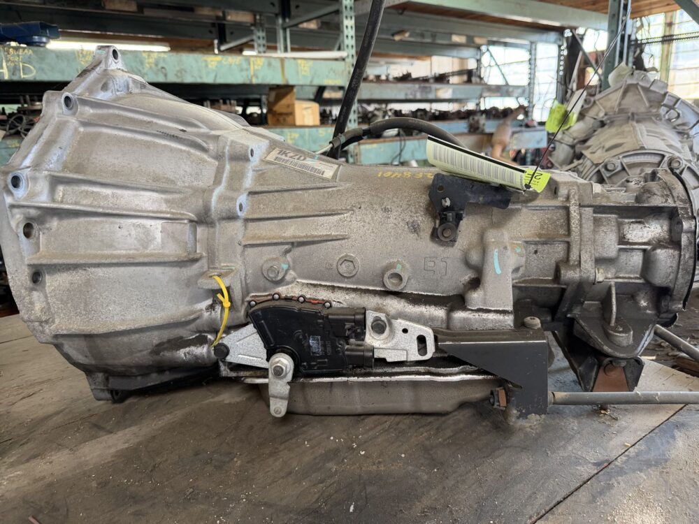 0000125481_0.jpg Used 2001 GMC Yukon XL 1500 Transmission Assembly 6.0L