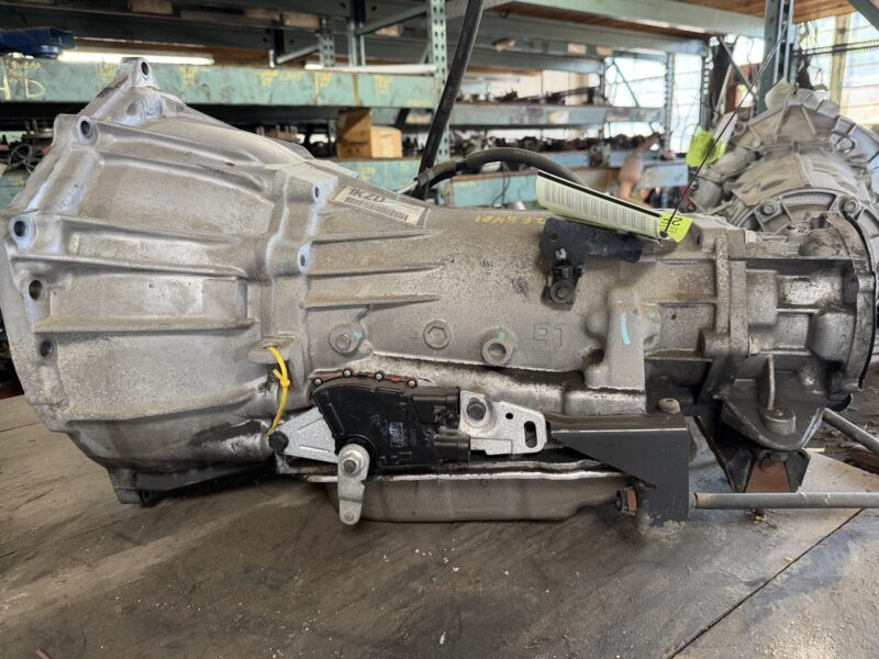 0000125481_0.jpg Used 2001 GMC Yukon XL 1500 Transmission Assembly 6.0L
