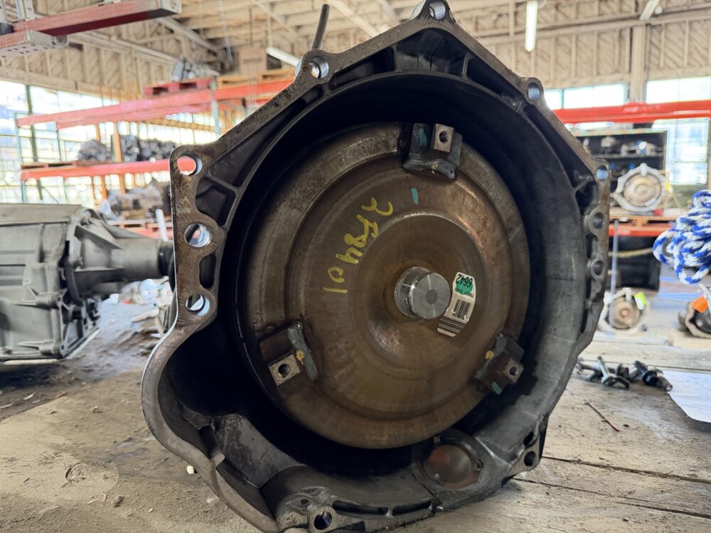 0000125481_3.jpg Used 2001 GMC Yukon XL 1500 Transmission Assembly 6.0L
